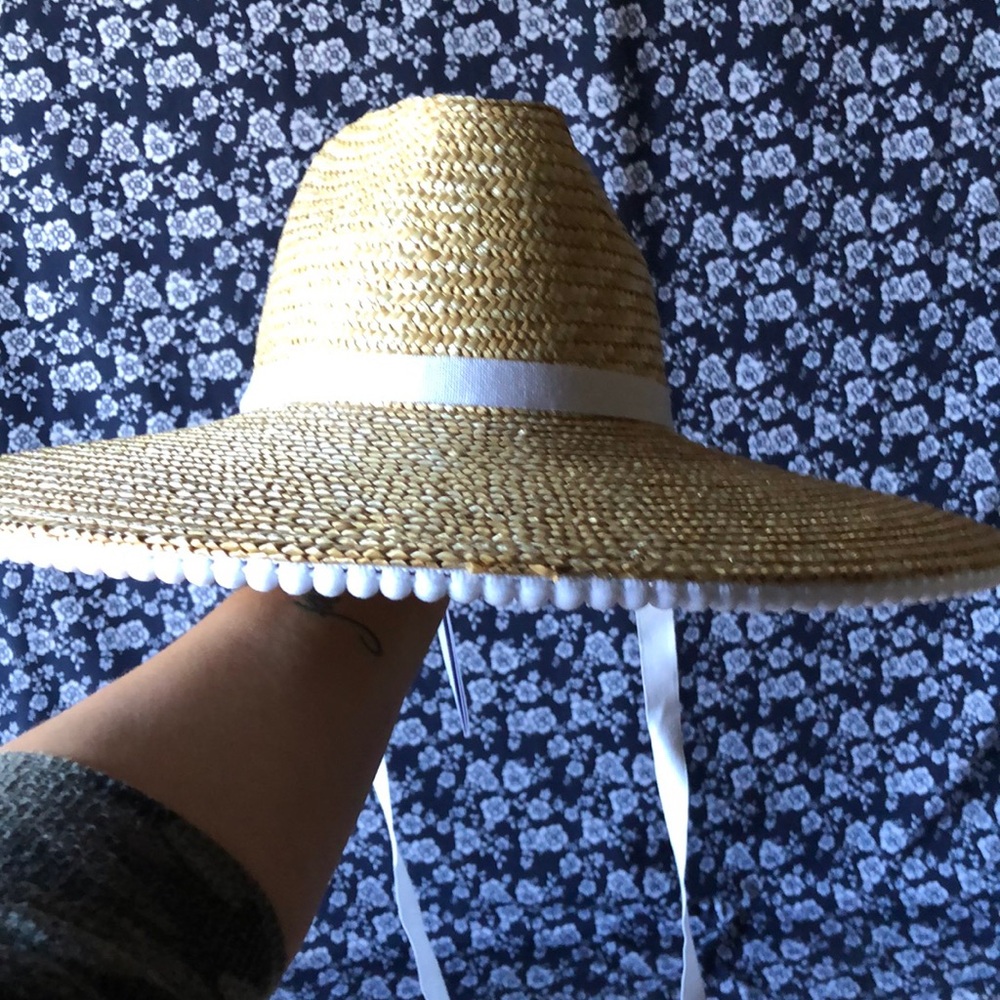 Brand new with tags Montegallo straw Hat with white Ribbon and trim